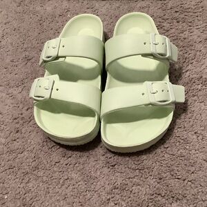 Size 7 semi-worn adjustable strap sandle